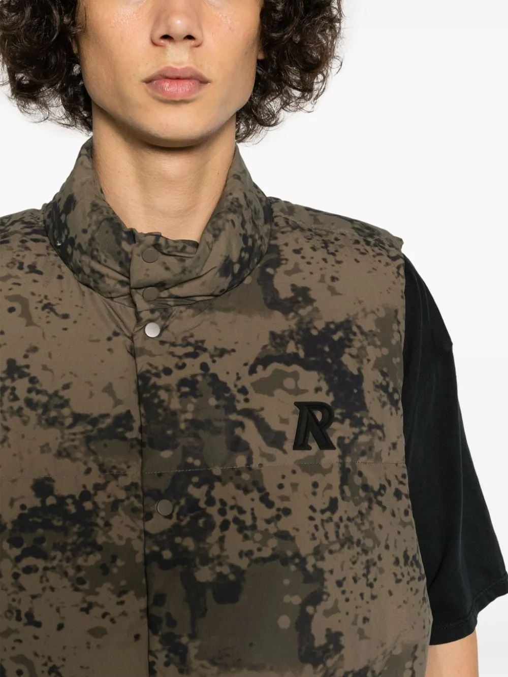 CAMOUFLAGE-PRINT PUFFER GILET