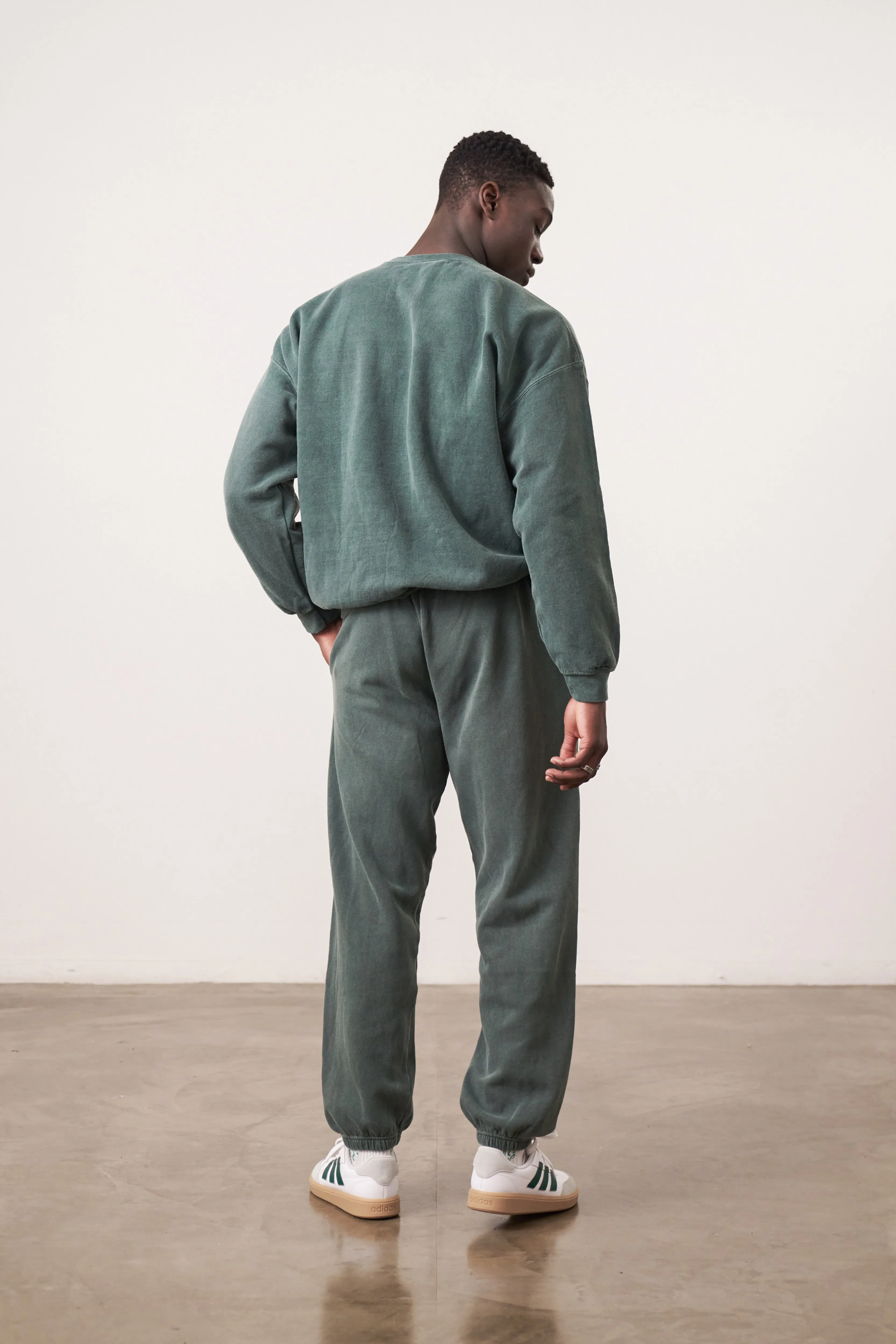 Essentials Vintage Washed Sweater - Forest