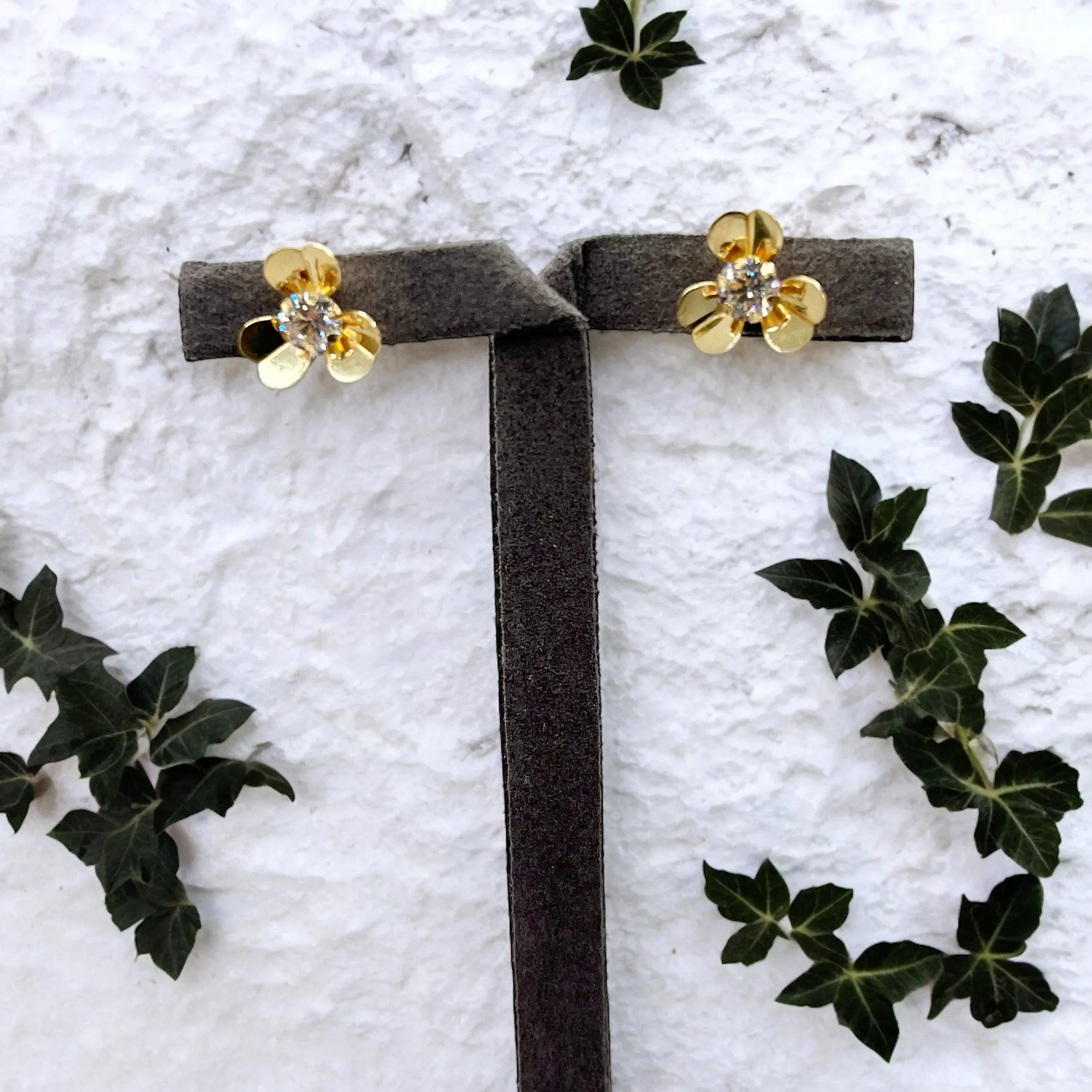 FLOWER DESIGN WITH ZICRON STONE EARRINGS