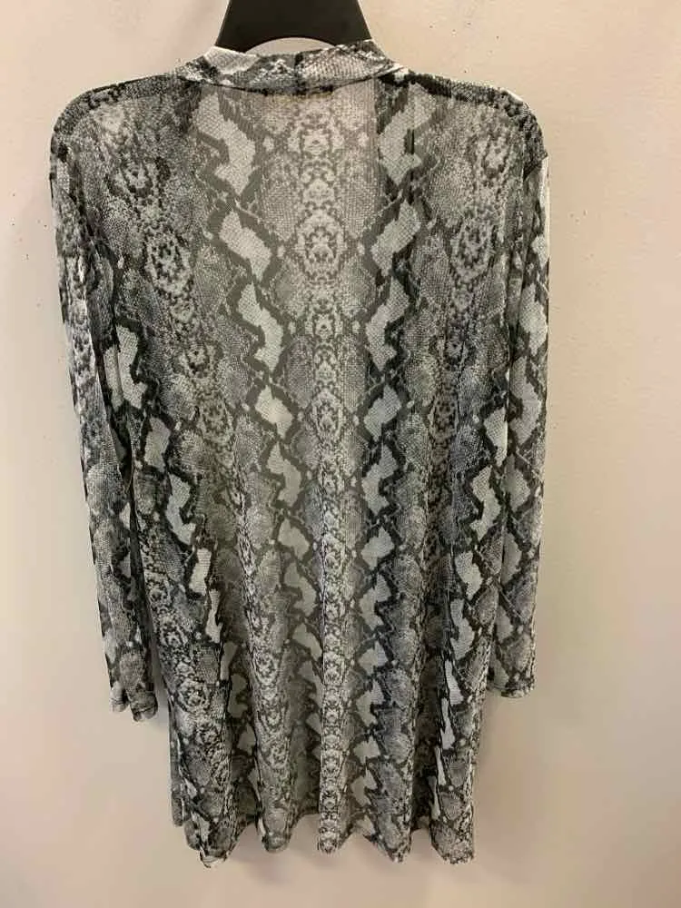 JADE & JANE Tops Size M Gray SNAKE PRINT LONG SLEEVES TOP