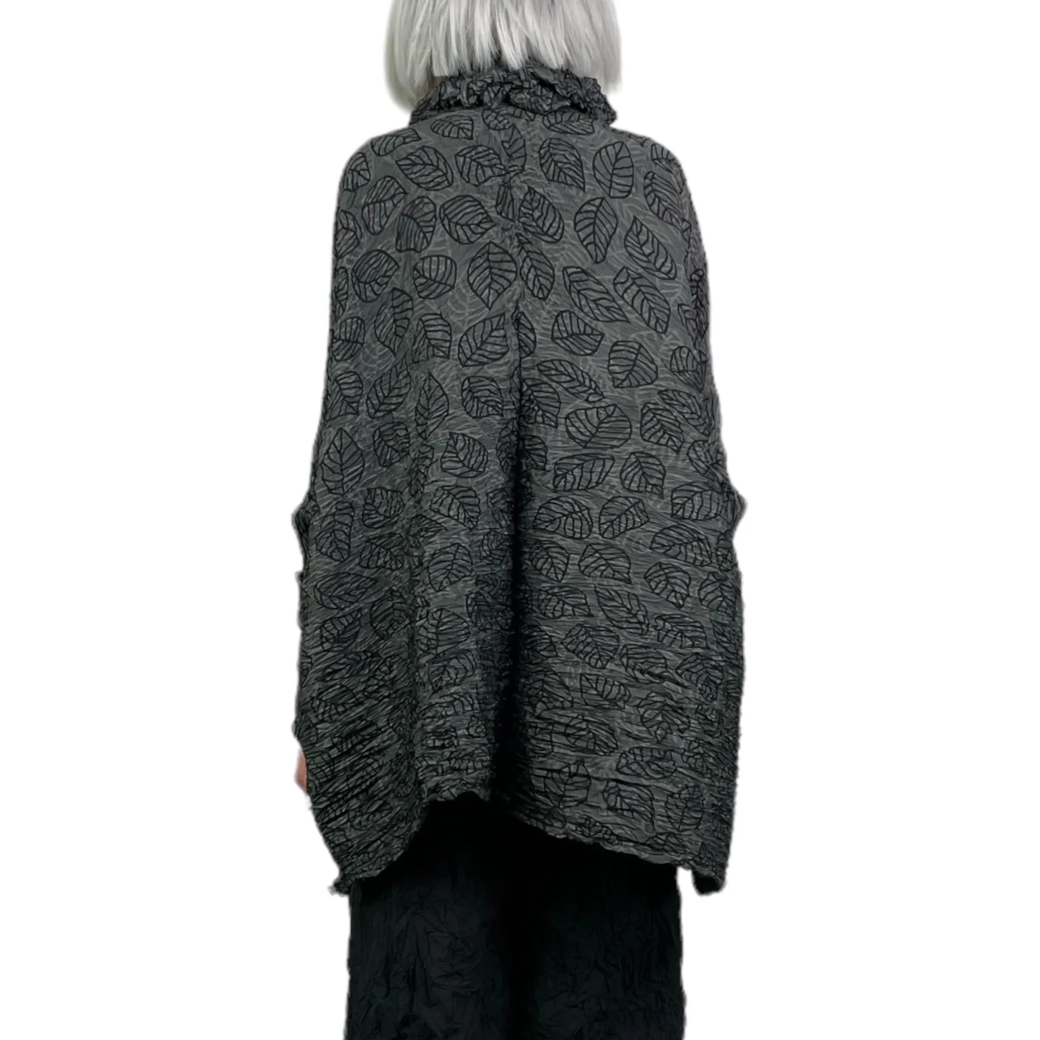 LEAF PRINT PLEATED LONG JACKET