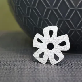 Small Daisy Pin